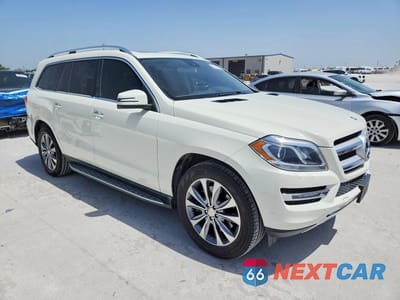 Czwarte zdjęcie samochodu z boku: 2013 MERCEDES-BENZ GL 450 4MATIC VIN:4JGDF7CE9DA128281 - miniatura