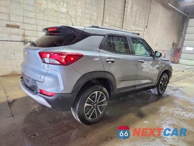 Trzecie zdjęcie samochodu z tyłu: 2026 CHEVROLET TRAILBLAZER LT VIN:KL79MRSLXTB093381 - miniatura