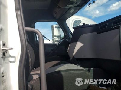 Piąte zdjęcie samochodu w środku: 2020 FREIGHTLINER CASCADIA 126 SEMI TRUCK VIN:3AKJHHDR6LSLH2491 - miniatura