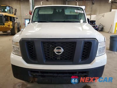 Piąte zdjęcie samochodu w środku: 2017 NISSAN NV 1500 SV VIN:1N6BF0KM4HN810962 - miniatura