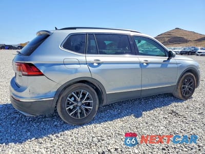Trzecie zdjęcie samochodu z tyłu: 2020 VOLKSWAGEN TIGUAN SE VIN:3VV2B7AX6LM076705 - miniatura