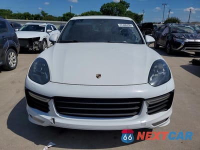 Piąte zdjęcie samochodu w środku: 2016 PORSCHE CAYENNE GTS VIN:WP1AD2A28GLA78473 - miniatura