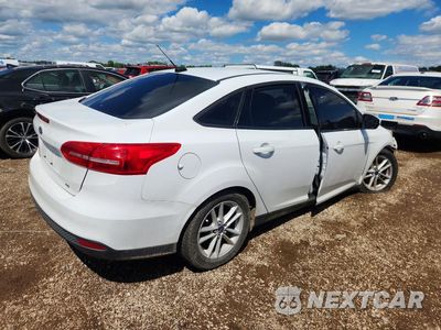 Trzecie zdjęcie samochodu z tyłu: 2017 FORD FOCUS SE VIN:1FADP3F23HL270119 - miniatura