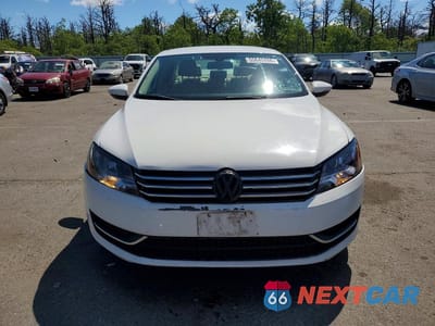 Piąte zdjęcie samochodu w środku: 2012 VOLKSWAGEN PASSAT SE VIN:1VWBP7A34CC027613 - miniatura