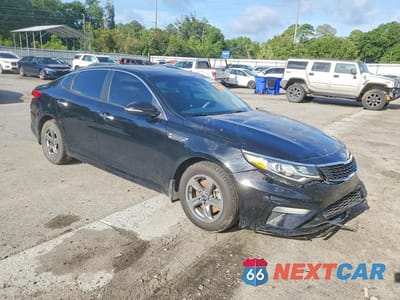 Czwarte zdjęcie samochodu z boku: 2019 KIA OPTIMA LX VIN:5XXGT4L39KG305498 - miniatura