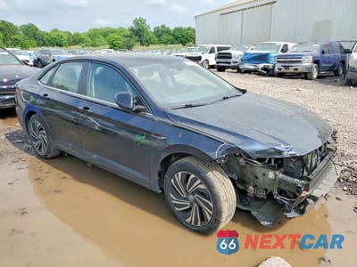 Czwarte zdjęcie samochodu z boku: 2020 VOLKSWAGEN JETTA SEL VIN:3VWEB7BUXLM042036 - miniatura