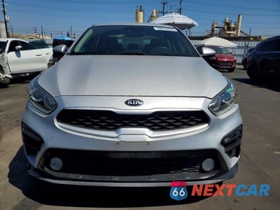 Piąte zdjęcie samochodu w środku: 2019 KIA FORTE LXS VIN:3KPF24AD2KE067593 - miniatura