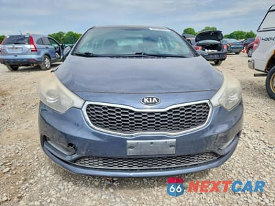 Piąte zdjęcie samochodu w środku: 2015 KIA FORTE LX VIN:KNAFX4A65F5362155 - miniatura