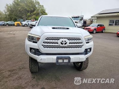 Piąte zdjęcie samochodu w środku: 2017 TOYOTA TACOMA TRD SPORT VIN:3TMCZ5AN6HM046760 - miniatura
