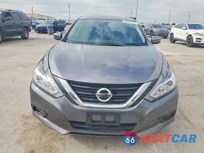 Piąte zdjęcie samochodu w środku: 2018 NISSAN ALTIMA 2.5 SL VIN:1N4AL3AP0JC169949 - miniatura