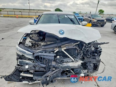 Piąte zdjęcie samochodu w środku: 2022 BMW 330E VIN:3MW5P7J04N8C52966 - miniatura