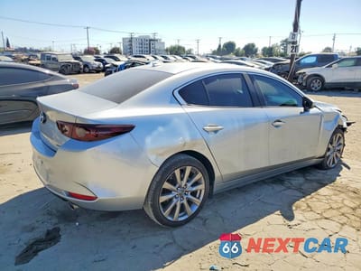 Trzecie zdjęcie samochodu z tyłu: 2019 MAZDA 3 PREFERRED VIN:3MZBPADL3KM108186 - miniatura