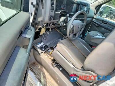 Zdjęcie 8 z 13 samochodu: 2018 NISSAN NV 2500 HD S VIN:1N6AF0LY8JN815195 - miniatura