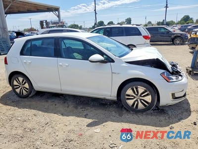 Czwarte zdjęcie samochodu z boku: 2016 VOLKSWAGEN E-GOLF SE VIN:WVWKP7AU2GW915390 - miniatura