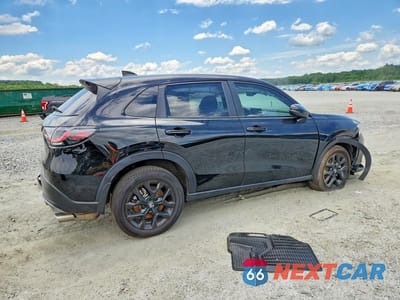 Trzecie zdjęcie samochodu z tyłu: 2025 HONDA HR-V SPORT VIN:3CZRZ1H57SM749875 - miniatura