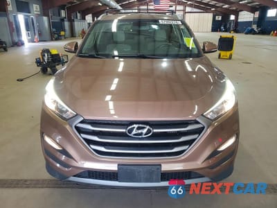 Piąte zdjęcie samochodu w środku: 2016 HYUNDAI TUCSON VIN:KM8J3CA25GU111008 - miniatura