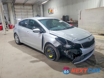 Czwarte zdjęcie samochodu z boku: 2017 KIA FORTE LX VIN:3KPFK4A78HE028977 - miniatura