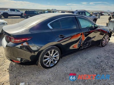 Trzecie zdjęcie samochodu z tyłu: 2021 MAZDA 3 PREFERRED VIN:JM1BPBCL8M1305817 - miniatura