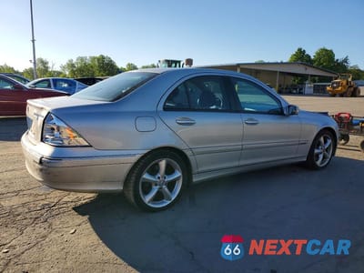 Trzecie zdjęcie samochodu z tyłu: 2004 MERCEDES-BENZ C 230K SPORT SEDAN VIN:WDBRF40J74F523961 - miniatura
