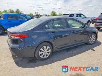 Trzecie zdjęcie samochodu z tyłu: 2020 TOYOTA COROLLA LE VIN:JTDEPRAE3LJ009399 - miniatura