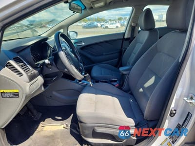 Zdjęcie 7 z 12 samochodu: 2017 KIA FORTE LX VIN:3KPFK4A70HE090213 - miniatura