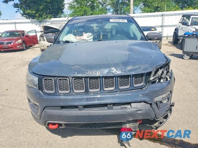 Piąte zdjęcie samochodu w środku: 2018 JEEP COMPASS VIN:3C4NJDDB9JT367120 - miniatura
