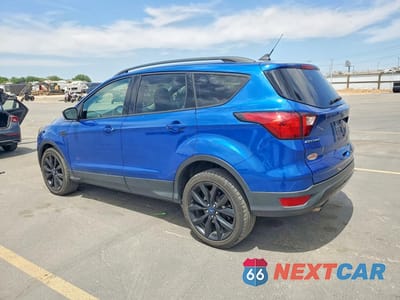 Drugie zdjęcie samochodu z przodu: 2019 FORD ESCAPE SE VIN:1FMCU9GDXKUC54109 - miniatura