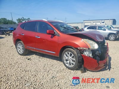 Czwarte zdjęcie samochodu z boku: 2013 NISSAN ROGUE S VIN:JN8AS5MV1DW641800 - miniatura