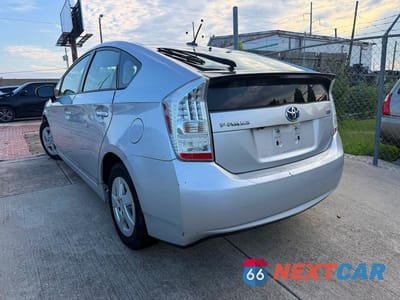 Trzecie zdjęcie samochodu z tyłu: 2011 TOYOTA PRIUS THREE VIN:JTDKN3DU4B5341576 - miniatura