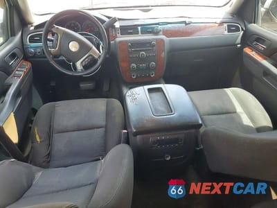 Zdjęcie 8 z 13 samochodu: 2011 CHEVROLET SUBURBAN C1500 LS VIN:1GNSCHE02BR147983 - miniatura