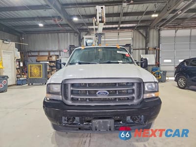 Piąte zdjęcie samochodu w środku: 2004 FORD F350 SUPER DUTY BUCKET TRUCK VIN:1FDWF36L24EC52168 - miniatura
