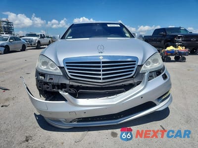 Piąte zdjęcie samochodu w środku: 2012 MERCEDES-BENZ S 550 VIN:WDDNG7DB3CA432317 - miniatura