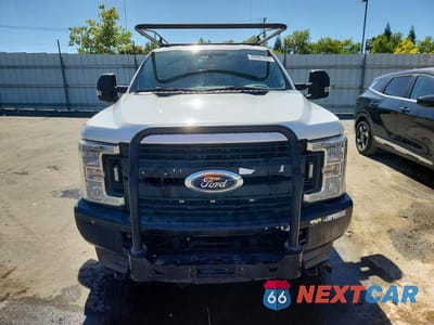 Piąte zdjęcie samochodu w środku: 2018 FORD F250 SUPER DUTY VIN:1FT7X2B69JEB66691 - miniatura