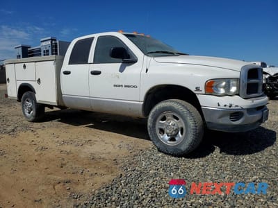 Czwarte zdjęcie samochodu z boku: 2004 DODGE RAM 3500 ST VIN:3D7LU38674G136709 - miniatura