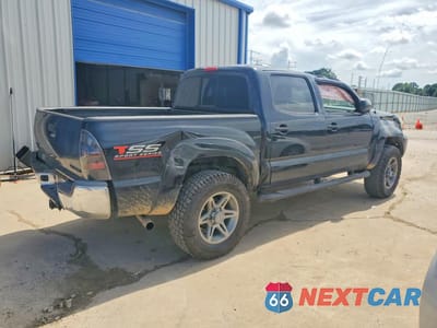 Trzecie zdjęcie samochodu z tyłu: 2013 TOYOTA TACOMA DOUBLE CAB VIN:5TFLU4EN8DX062708 - miniatura