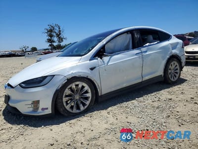 2018 TESLA MODEL X 5YJXCBE28JF101270 - główne zdjęcie licytacji z USA - miniatura