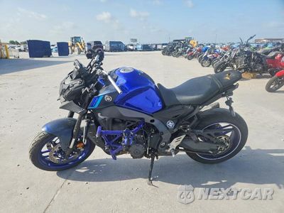 Trzecie zdjęcie samochodu z tyłu: 2023 YAMAHA MT09 VIN:JYARN71E8PA004079 - miniatura