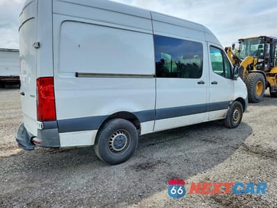 Trzecie zdjęcie samochodu z tyłu: 2022 MERCEDES-BENZ SPRINTER 2500 DELIVERY VAN VIN:W1Y4EBHY4NT086696 - miniatura