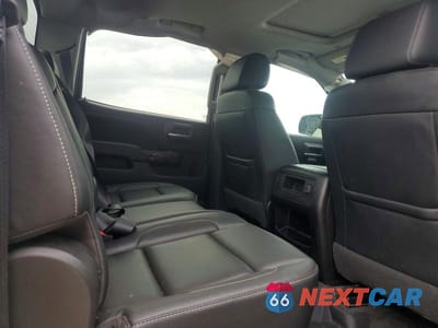 Zdjęcie 10 z 12 samochodu: 2018 GMC SIERRA K1500 SLT VIN:3GTU2NEC3JG631981 - miniatura