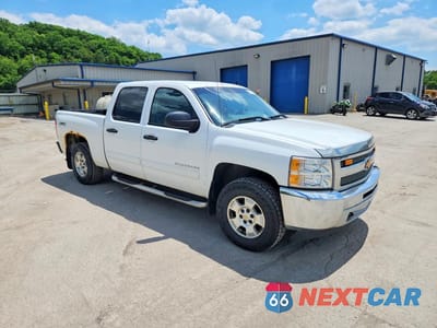 Czwarte zdjęcie samochodu z boku: 2013 CHEVROLET SILVERADO K1500 LT VIN:3GCPKSE77DG260598 - miniatura