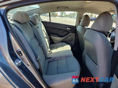 Zdjęcie 10 z 12 samochodu: 2016 KIA FORTE LX VIN:KNAFX4A6XG5443783 - miniatura