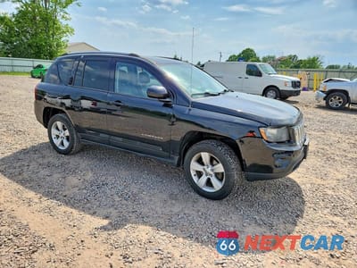 Czwarte zdjęcie samochodu z boku: 2014 JEEP COMPASS LATITUDE VIN:1C4NJDEB6ED688266 - miniatura