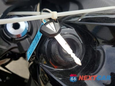 Zdjęcie 8 z 9 samochodu: 2019 KAWASAKI EX650 F VIN:JKAEXEK12KDA32977 - miniatura