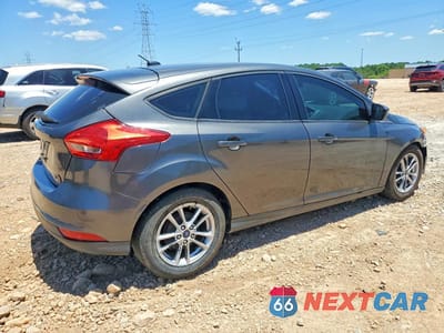 Trzecie zdjęcie samochodu z tyłu: 2018 FORD FOCUS SE VIN:1FADP3K21JL282846 - miniatura