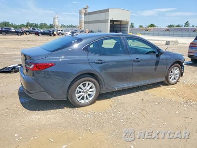Trzecie zdjęcie samochodu z tyłu: 2026 TOYOTA CAMRY LE VIN:4T1DAACKXTU298325 - miniatura