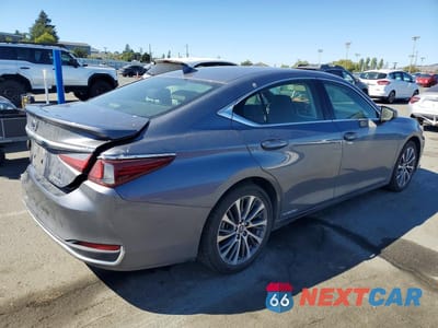 Trzecie zdjęcie samochodu z tyłu: 2019 LEXUS ES 300H VIN:JTHB21B16K2040152 - miniatura