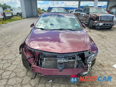 Piąte zdjęcie samochodu w środku: 2016 CHEVROLET MALIBU LT VIN:1G1ZE5ST4GF313047 - miniatura