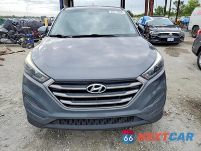 Piąte zdjęcie samochodu w środku: 2017 HYUNDAI TUCSON SE VIN:KM8J23A40HU254678 - miniatura
