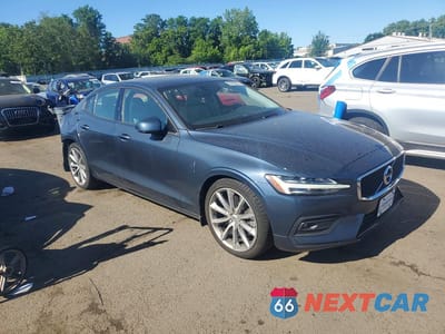 Czwarte zdjęcie samochodu z boku: 2021 VOLVO S60 T6 MOMENTUM VIN:7JRA22TKXMG080302 - miniatura