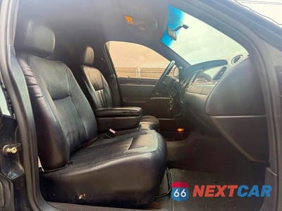 Piąte zdjęcie samochodu w środku: 2005 LINCOLN TOWN CAR EXECUTIVE VIN:1L1FM88W85Y609574 - miniatura